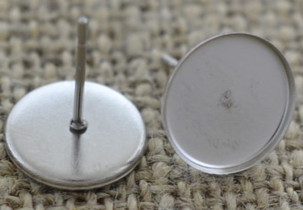 40461 Klasyczna baza kolczyka wkrętka w kolorze srebrnym na kaboszon 10mm