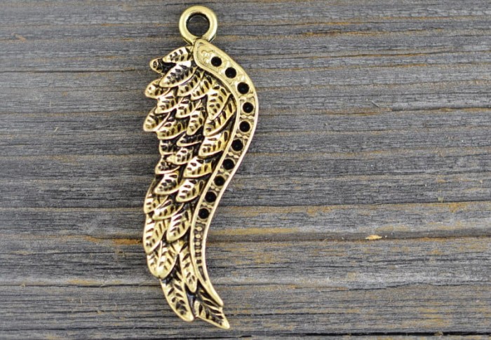 20805 Zaawieszka duża skrzydło w kolorze starego złota