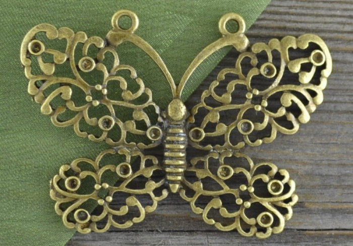 10882 Zawieszka duża motyl ażurowy w kolorze brązu