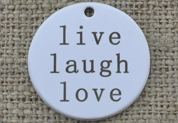 Zawieszka mała moneta ze stali nierdzewnej "live laugh love"