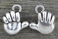 307172 Zawieszka mała dłoń w kolorze srebra 3szt