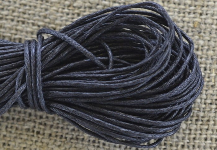 71720 Sznurek woskowany czarny 1mm 7 metrów