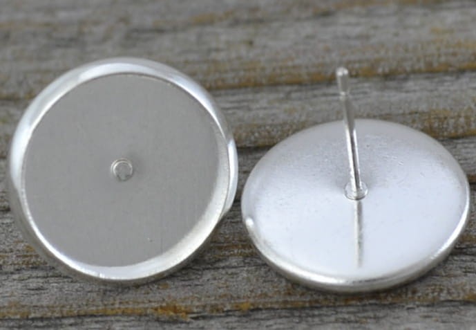 40411 Klasyczna baza kolczyka wkrętka w kolorze srebra na kaboszon 12mm