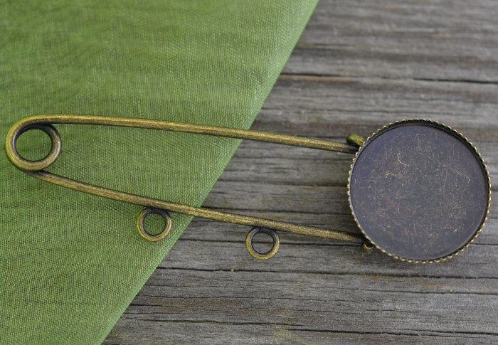 {10221} Baza broszki agrafka z oczkami i miejscem na kaboszon