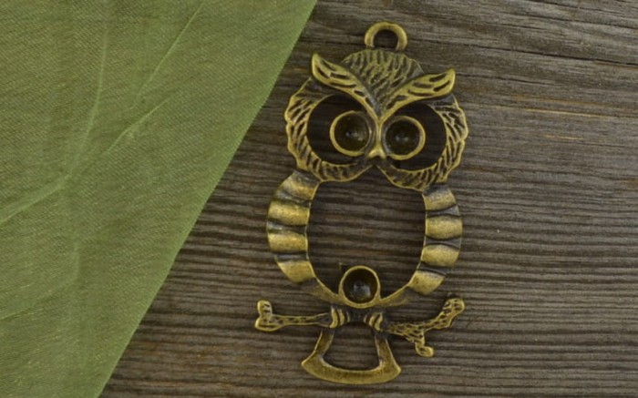 10817 Zawieszka duża sowa z miejscami na cyrkonie w kolorze brązu