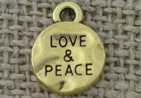 Zawieszka mała moneta "LOVE &amp; PEACE" kolor złota 2szt