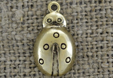 [20778] Zawieszka mała biedronka w kolorze złotym