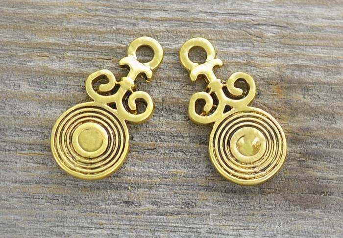  20754 Zawieszka mała ozdobna z miejscem na cyrkonię w kolorze złotym 4szt