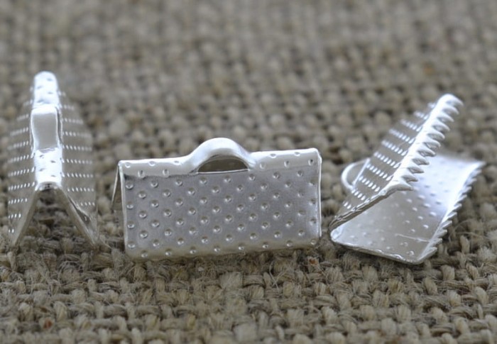 57109 Końcówka wstążki kolorze srebrnym 13*7mm 10 sztuk