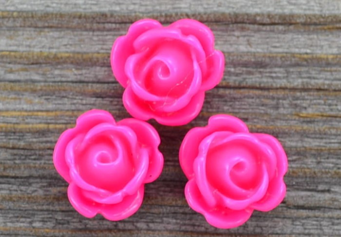 802304 Kaboszon kwiatowy różyczka 10x10mm różowa