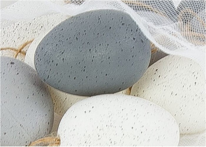 [w0329] Jajka plastikowe z zawieszkami 5cm biało-szare