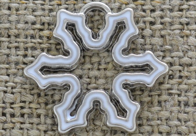 ś07288 Zawieszka emaliowana płarek śniegu 22*24mm w kolorze srebrnym