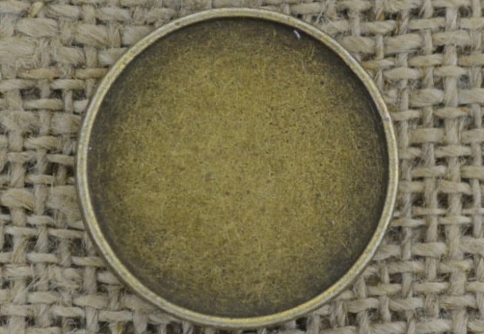  [101215] Klasyczna baza medalionu na rzemień w kolorze brązu na kaboszon 18mm