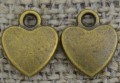 107299 Zawieszka mała serduszko w kolorze brązu