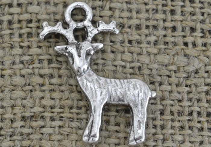 ś07263 Zawieszka mała renifer w kolorze srebrnym