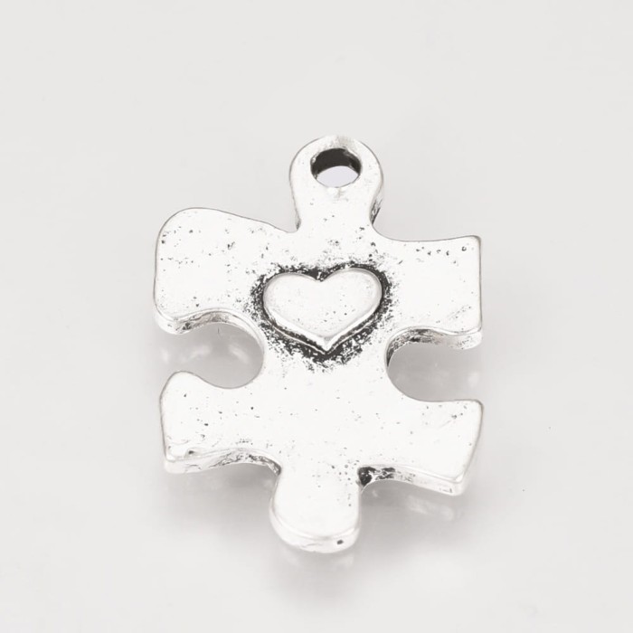 [30767] Zawieszka mała puzzel z serduszkiem w kolorze srebra