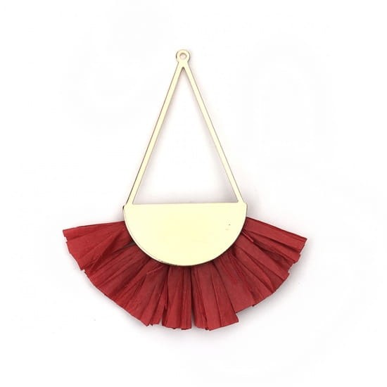 [207200] Zawieszka w kolorze złotym frędzel z rafii czerwony