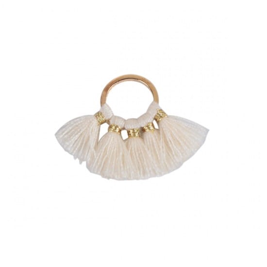 [207249] Zawieszka w kolorze złotym koło z kremowymi frędzlami