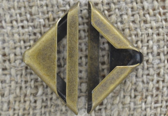 k0502 Narożnik do książki w kolorze brązu 17*17mm 5szt