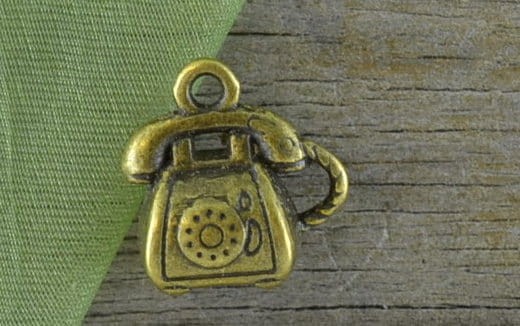 10707 Zawieszka mała telefon w kolorze brązu 2 szt