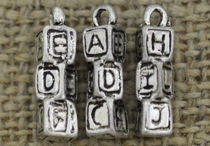  [307473] Zawieszka alfabet kolor srebrny