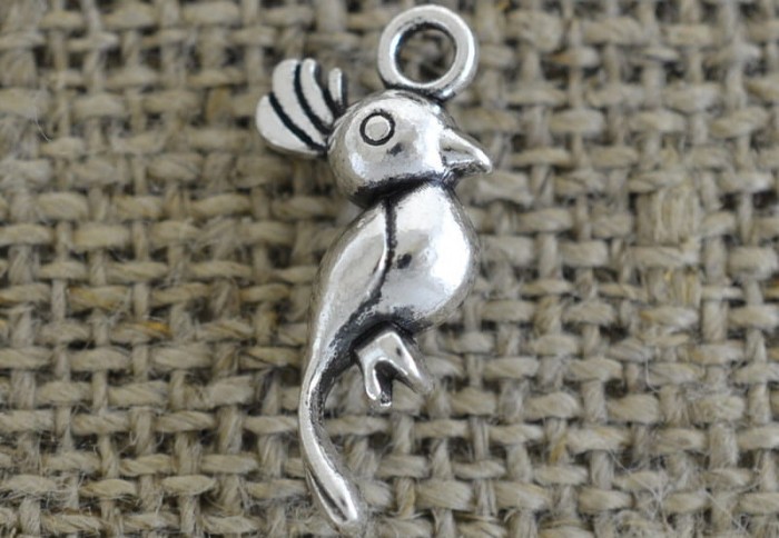 307290 Zawieszka mała ptaszek w kolorze srebrnym