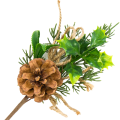 [680683] Gałązka zielona z szyszką ostrokrzewem i jutowym sznureczkiem