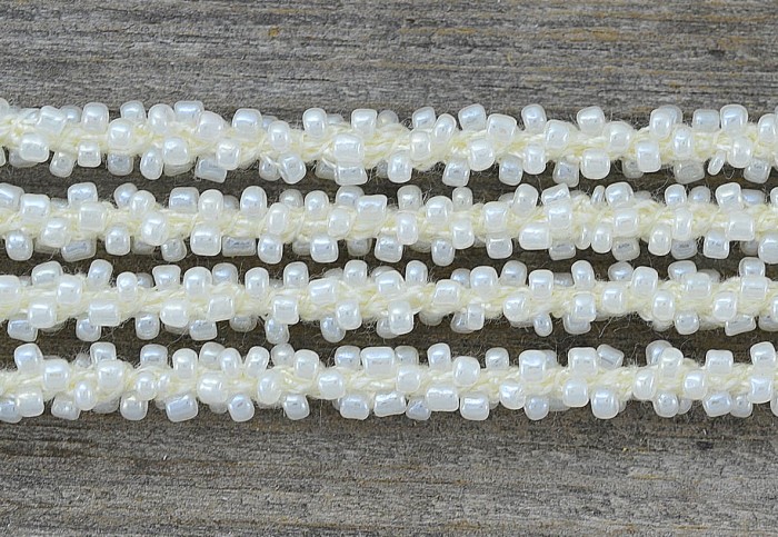71749 Sznurek kremowy z perełkami 6mm 10cm