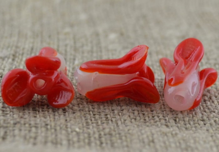 901102 Koralik szklany lampwork kwiatek czerwony 20*15mm