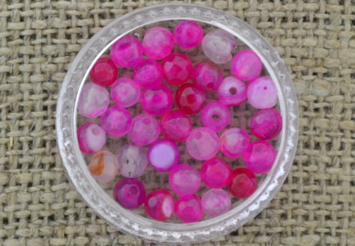 [240222] Kamień naturalny agat fasetowany 4mm w kolorze fuksji