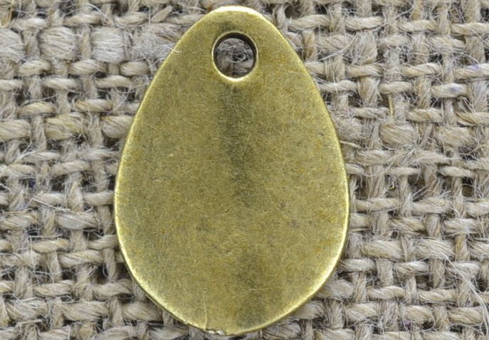 107281 Zawieszka mała łezka w kolorze brązu 2szt