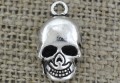307332 Zawieszka mała czaszka w kolorze srebrnym