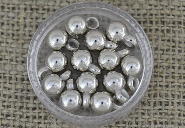  {307317} Zawieszka mała kula w kolorze srebrnym 6mm 25szt