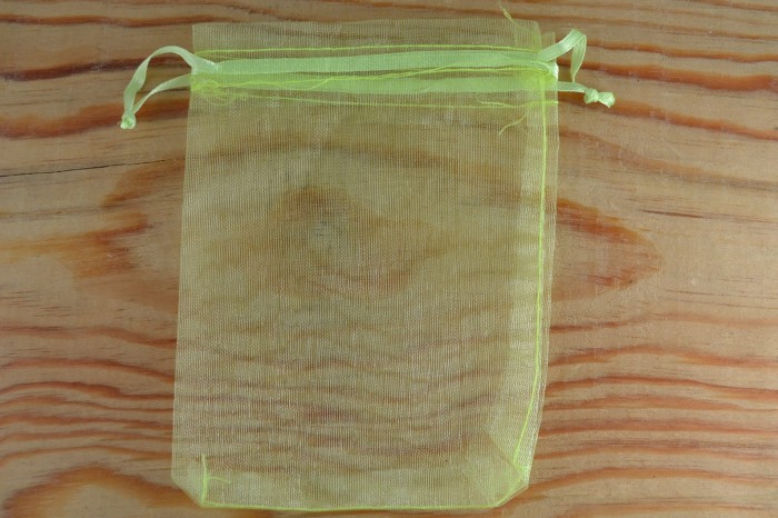 {1060235} Woreczek z organzy 12*10mm jasnozielony 2szt 