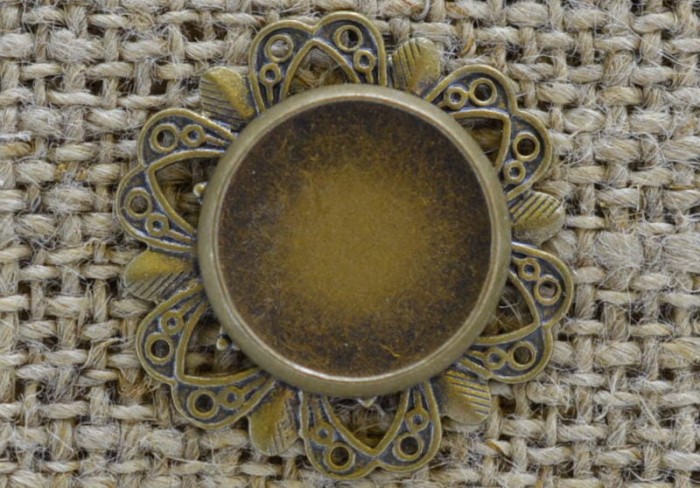 101166 Ozdobna baza medalionu w kolorze brązu na kaboszon 12mm