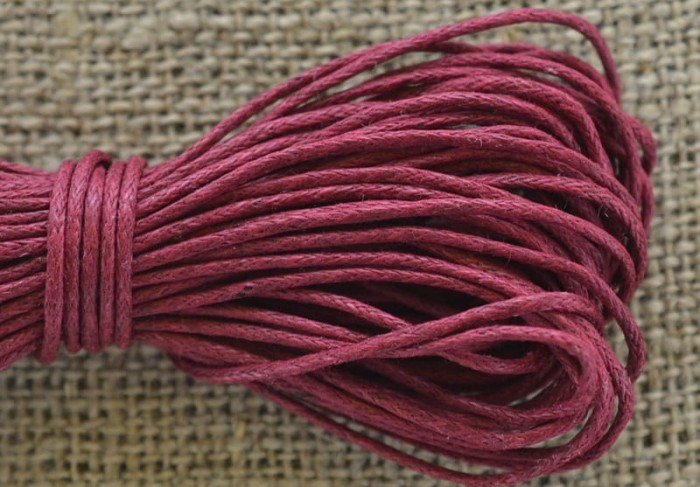 71714 Sznurek woskowany czerwony ciemny 1mm 7 metrów