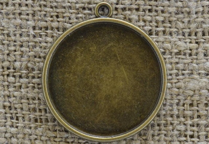 101174 Klasyczna baza medalionu w kolorze brązu na kaboszon 25mm