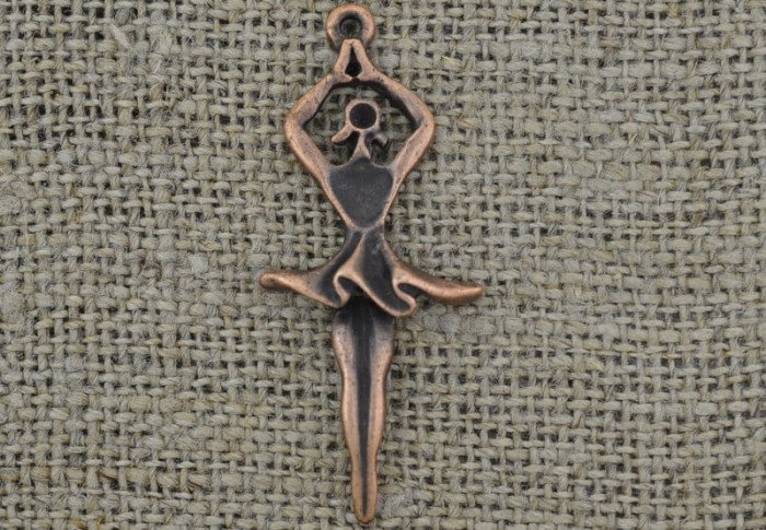 -0802 Zawieszka duża baletnica w kolorze miedzi