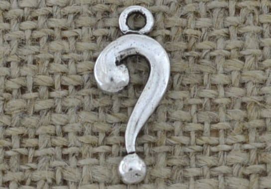 Zawieszka mała znak zapytania kolor srebrny 4szt