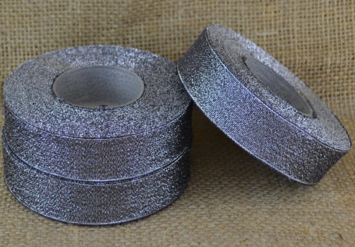 [8b25039] Wstążka satynowa 25mm 32mb czarna, srebrny brokat
