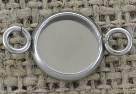 [301107] Klasyczna baza medalionu łącznik w kolorze srebrnym na kaboszon 8mm