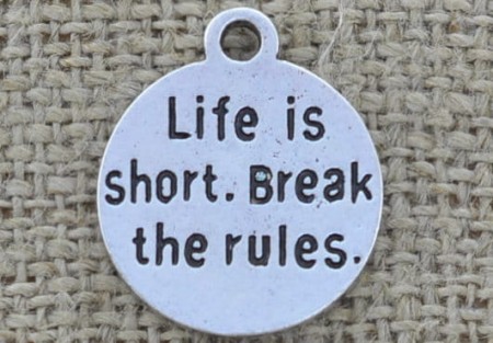 [307517] Zawieszka moneta "Life is short..." kolor srebra 