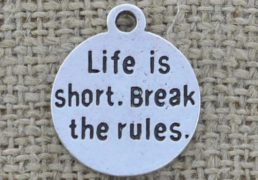 Zawieszka moneta "Life is short..." kolor srebra