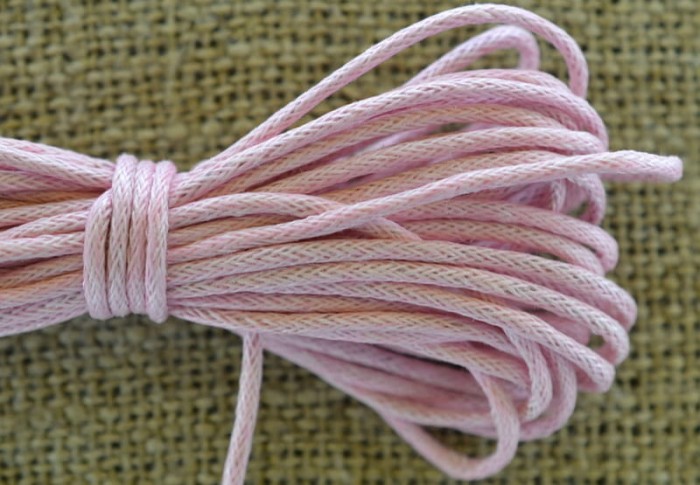 71798 Sznurek woskowany różowy 1,5mm 4 metry
