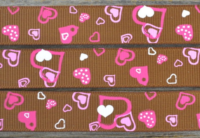 006652 Wstążka rypsowa 16mm brązowa w serduszka 50cm