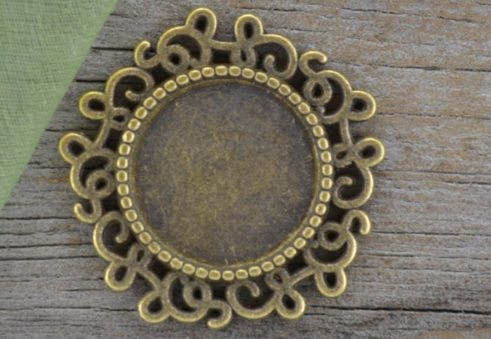 101140 Ozdobna baza medalionu w kolorze brązu na kaboszon 14mm