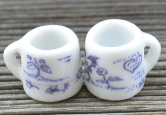 61414 Miniaturowy kubek ceramiczny granatowe szkice