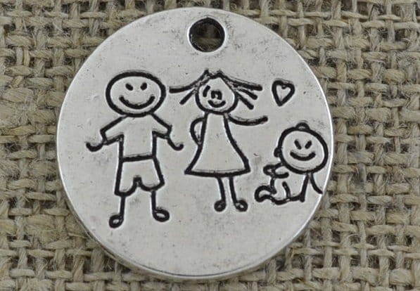 [30719] Zawieszka mała moneta rodzinka w kolorze srebrnym