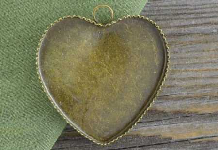 [10135b] Baza medalionu brąz kaboszon serce 25*24mm II gat