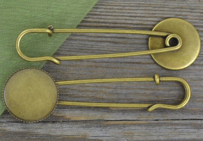 10223 Baza broszki agrafka z miejscem na kaboszon 18mm